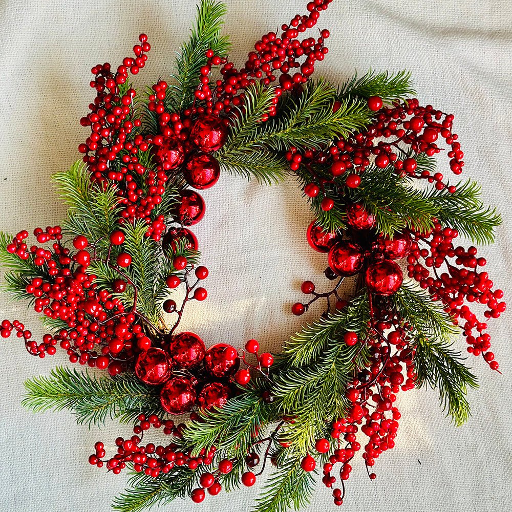 Red Berries & Balls Artifical Wreath for Wall,Door and Tree Décor - Little Surprise BoxRed Berries & Balls Artifical Wreath for Wall,Door and Tree Décor