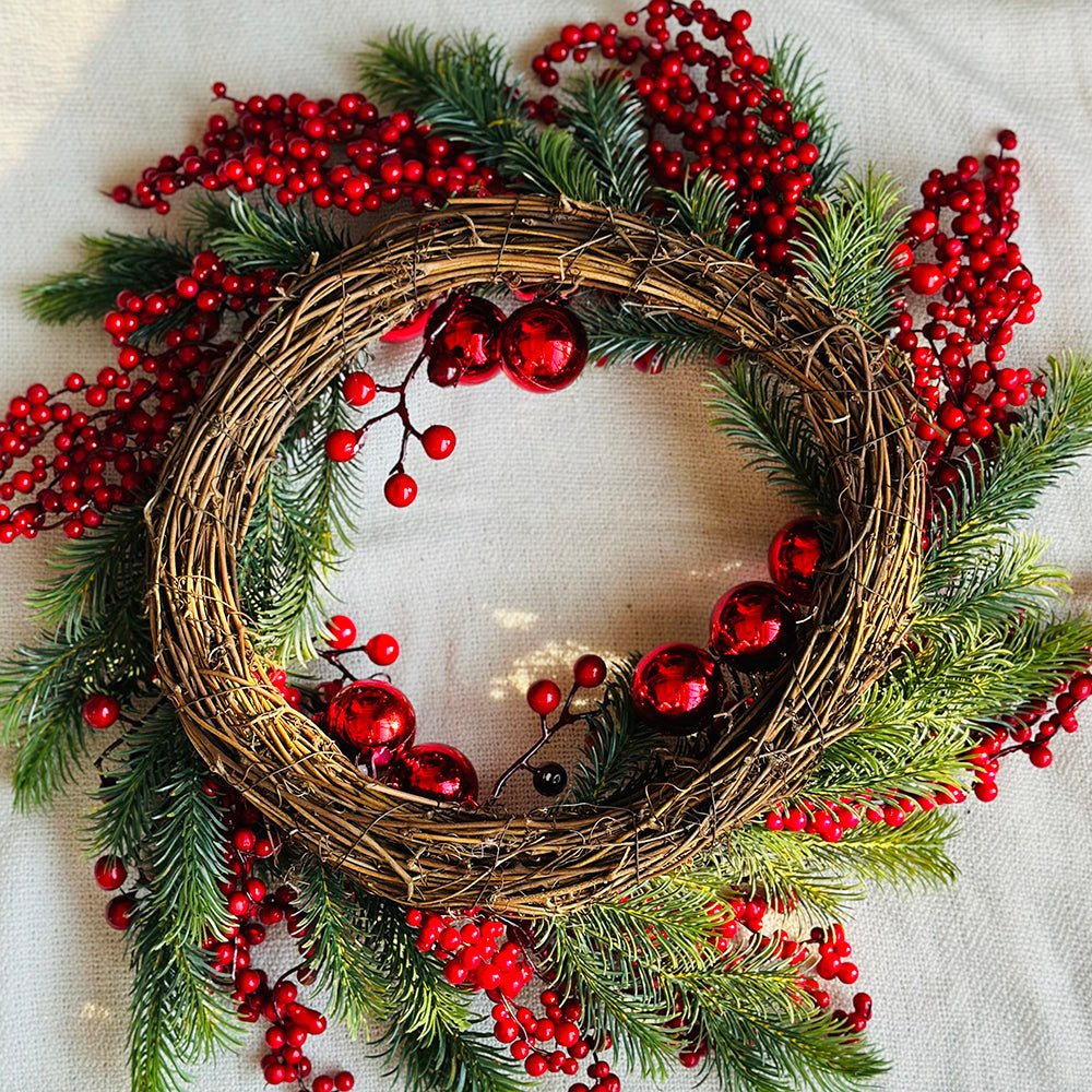 Red Berries & Balls Artifical Wreath for Wall,Door and Tree Décor - Little Surprise BoxRed Berries & Balls Artifical Wreath for Wall,Door and Tree Décor
