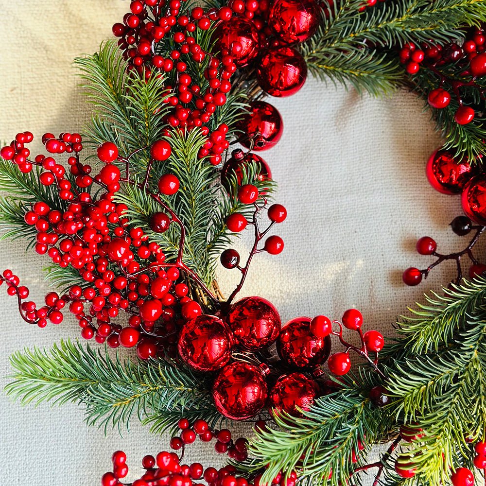 Red Berries & Balls Artifical Wreath for Wall,Door and Tree Décor - Little Surprise BoxRed Berries & Balls Artifical Wreath for Wall,Door and Tree Décor