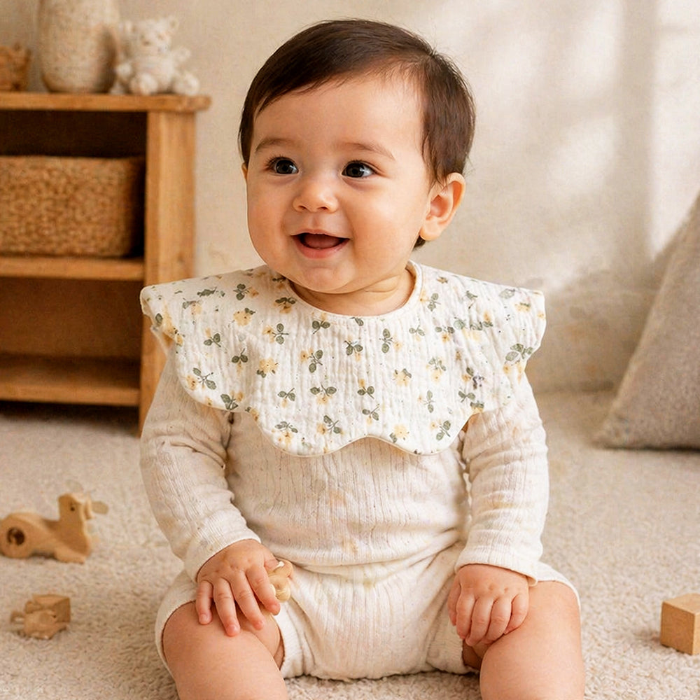 2PCS Set Occur Print Soft Muslin Adjustable Button Closure & Wide Shoulder Size Bibs