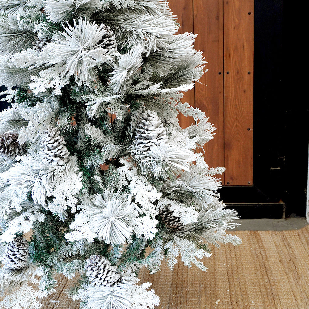 4.9 feet Flat Long Snowy Leaves  Xmas Tree , 150 Cms with 400 Branch Tips,  Christmas Tree Décor