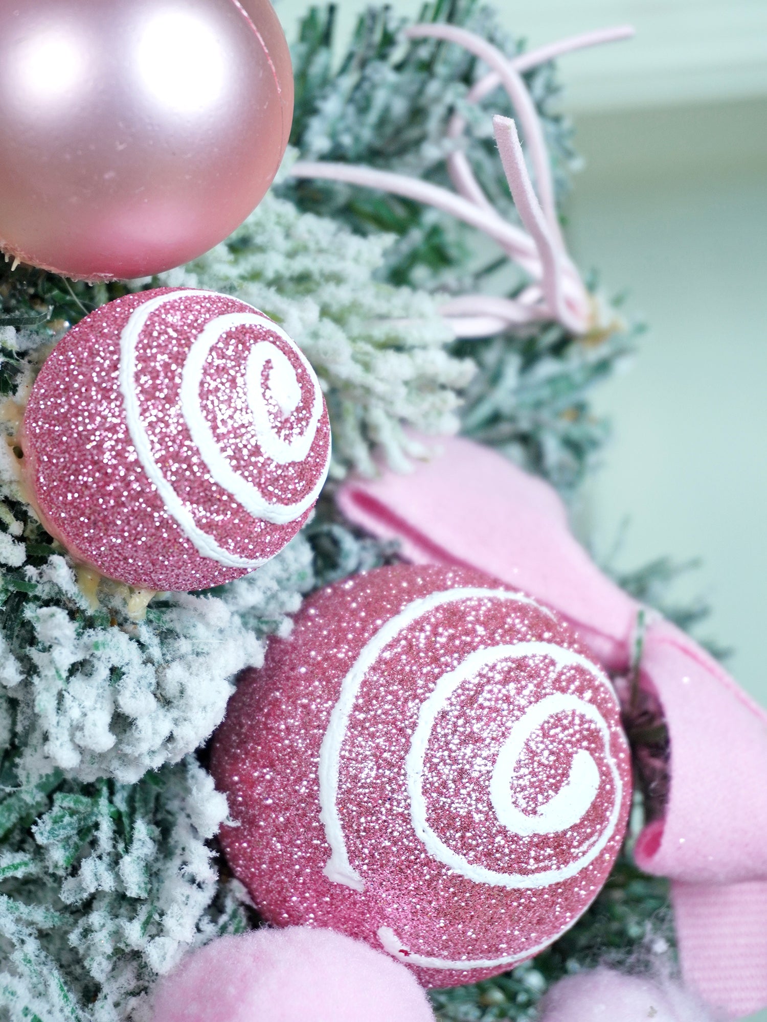 Pastel pink & White Swirl artificial Bushy Christmas Wreath for wall, Door and Tree Christmas Décor,18 inches