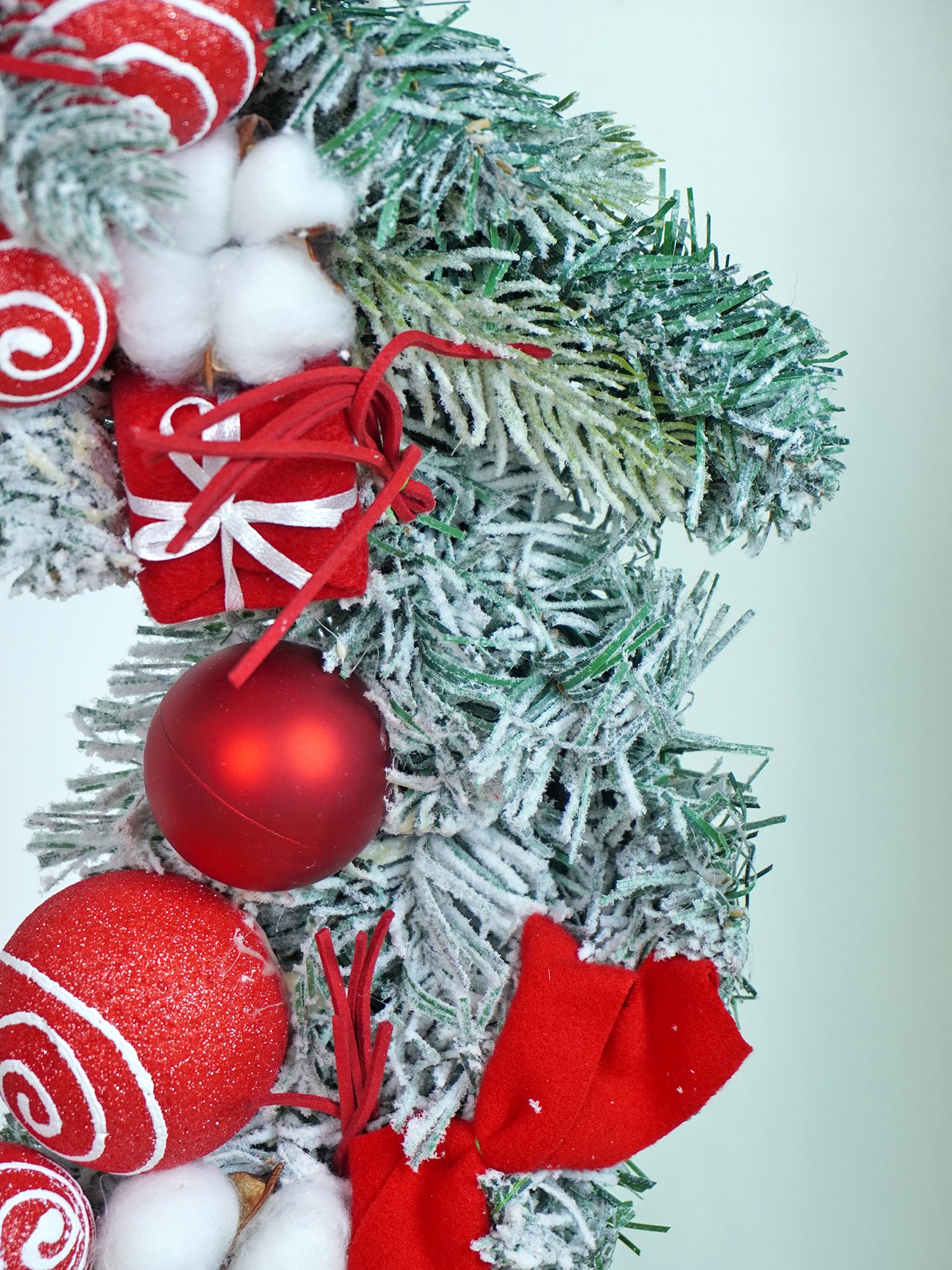 Red & White Swirl artificial Bushy Christmas Wreath for wall, Door and Tree Christmas Décor, 18 inches