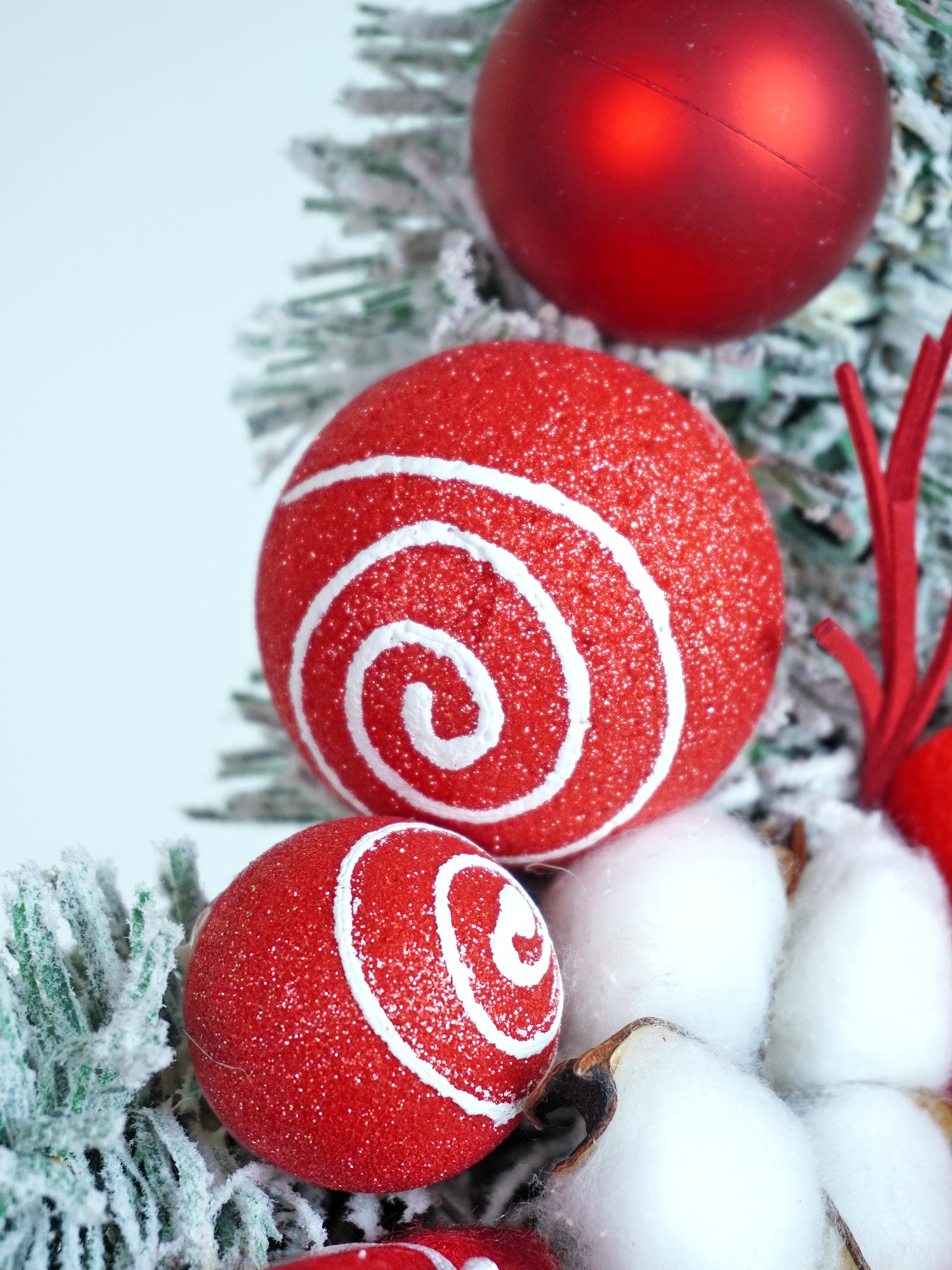 Red & White Swirl artificial Bushy Christmas Wreath for wall, Door and Tree Christmas Décor, 18 inches