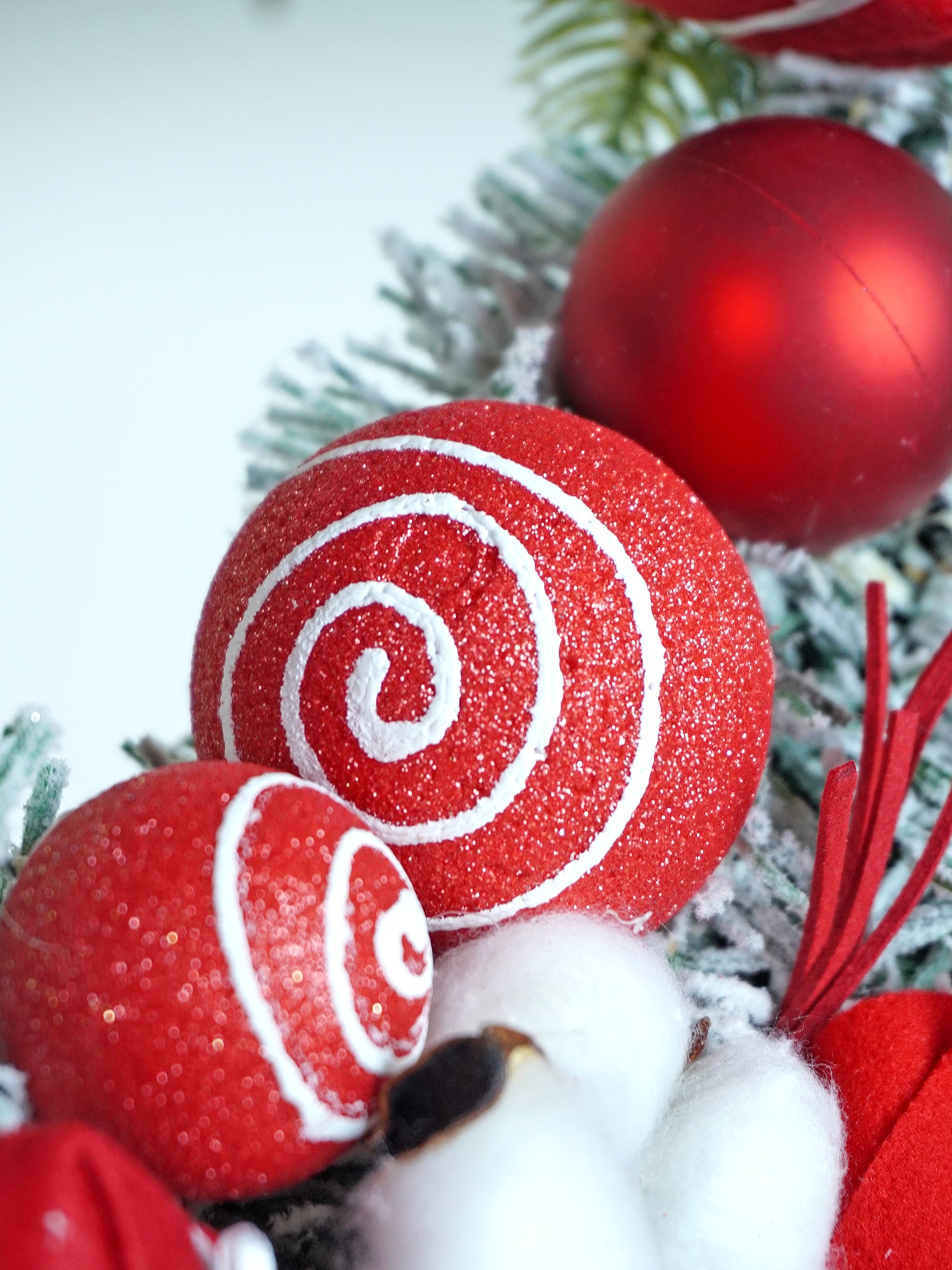 Red & White Swirl artificial Bushy Christmas Wreath for wall, Door and Tree Christmas Décor, 18 inches