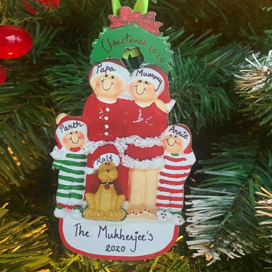 Personalized Wooden Family Tree Ornament (Family of 4) with a Pet - Little Surprise BoxPersonalized Wooden Family Tree Ornament (Family of 4) with a Pet