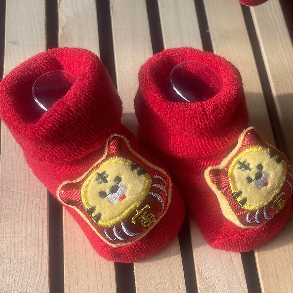 Shimmer Red Lucky Chinese New Year Cat christmas themed Booties/Socks  for Christmas Party, 0-12 months - Little Surprise BoxShimmer Red Lucky Chinese New Year Cat christmas themed Booties/Socks  for Christmas Party, 0-12 months